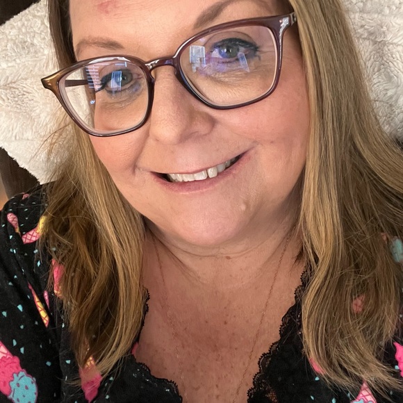 Meet your Posher, Alisa - Picture 3 of 3